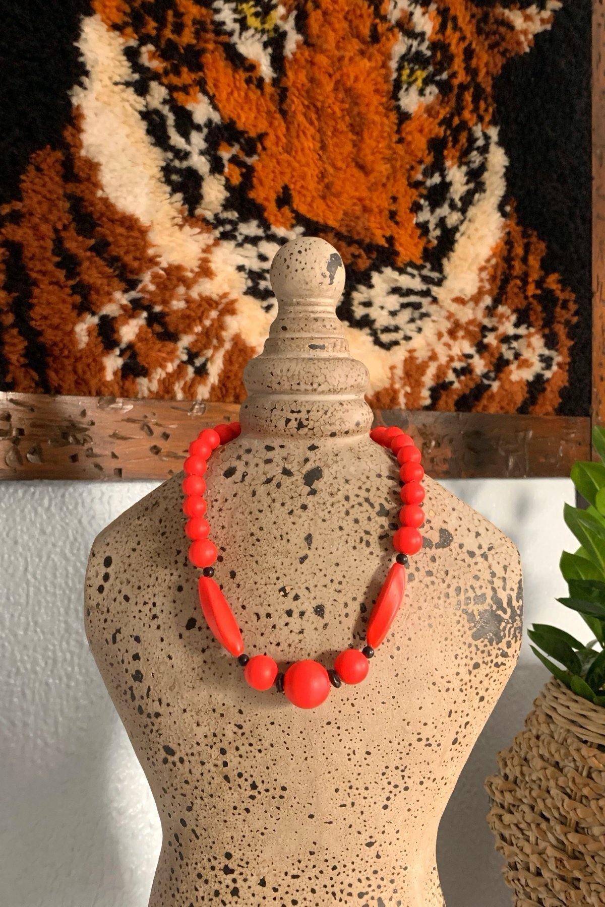 Three strand red coral necklace with silver clasp - Auction Jewels and  Watches - Maison Bibelot - Casa d'Aste Firenze - Milano